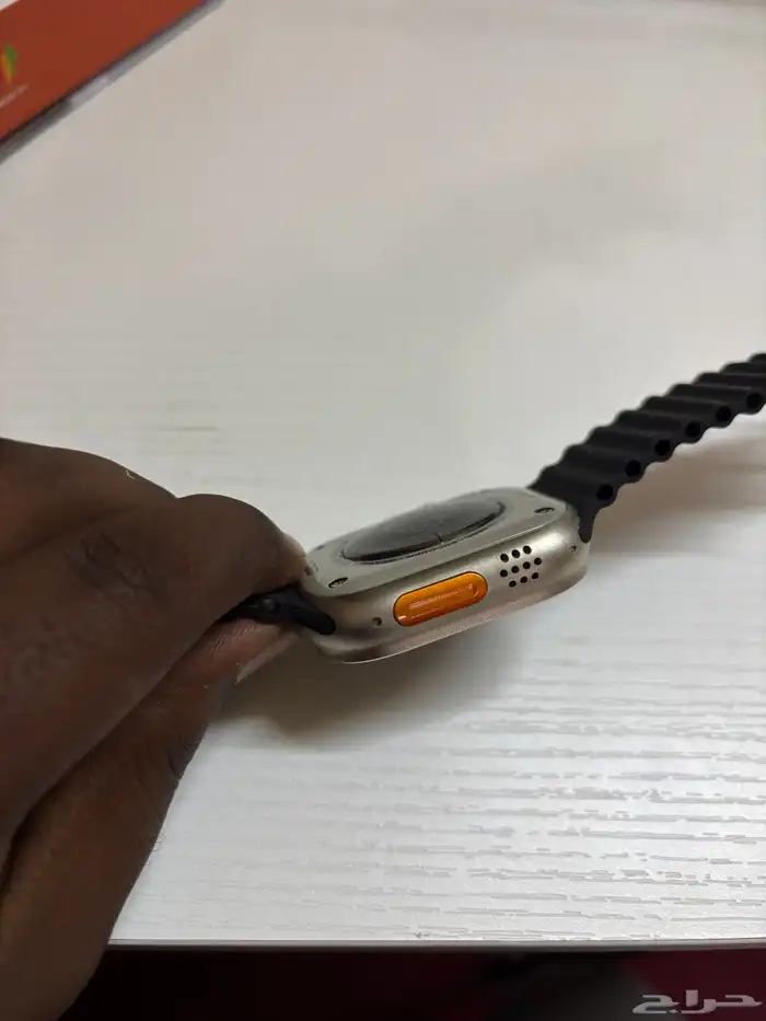 ساعه شبيه ابل الترا 4