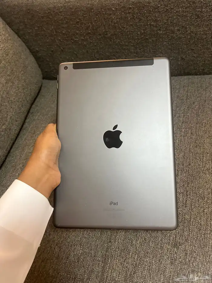 للبيع iPad الجيل الثامن في مدخل شريحة 1