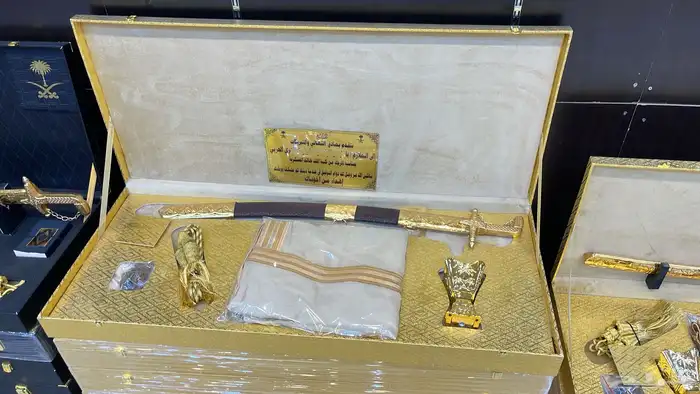 هدايا رجالية بشت سيف درع تخرج ترقية تقاعد زواج 12