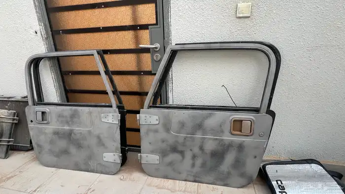 ابواب رانجلر فاضيه 89-95 مرملة ونظيفه 1