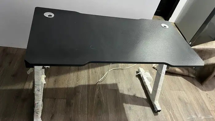 للبيع طاولة مكتبيه ( قيمينج ) 1