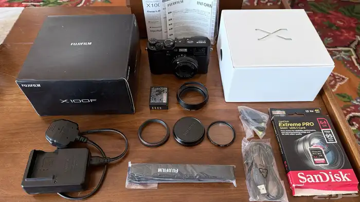 كاميرا فوجي Fuji X100F سوداء Black مع اكسسوارات 11