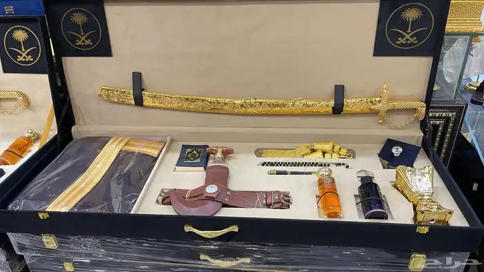 هدايا رجالية بشت سيف درع تخرج ترقية تقاعد زواج 13