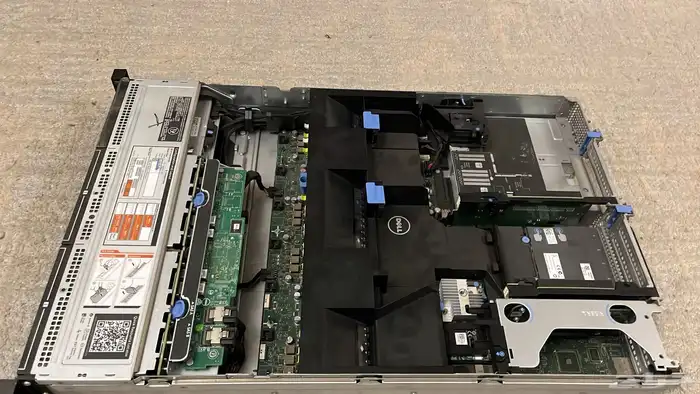 سيرفر DELL R720 للبيع 1