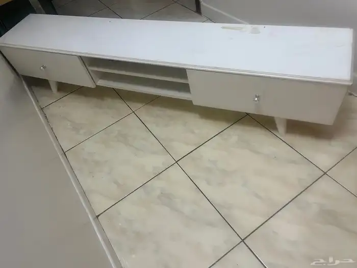 طاوله بلازمه مترين للبيع لاتشكو من شي احتاج تمسيح بس 0