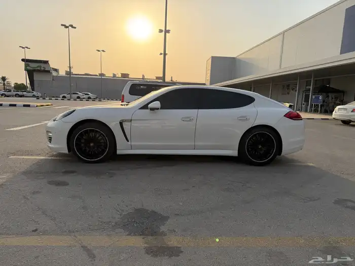 بورش باناميرا 4