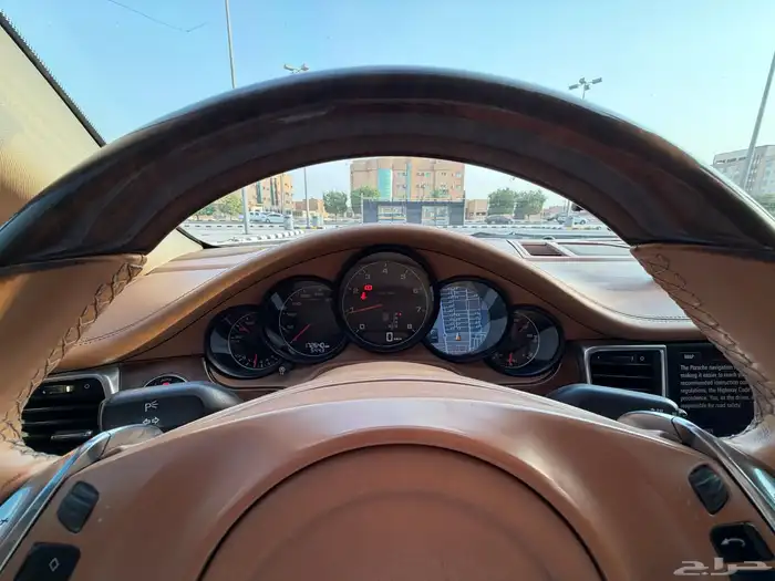 بورش باناميرا 8