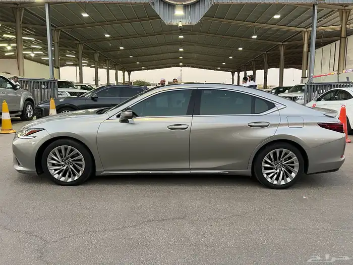 لكزس اي اس 350 2023 فل كامل سي سي 4