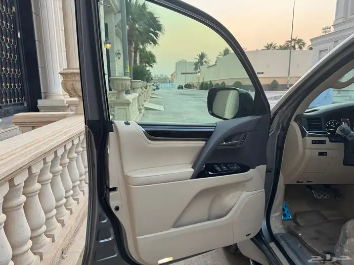 جيب لكزس LX570 نادر من النوادر (مخزن عداد قليل جدا ) 9