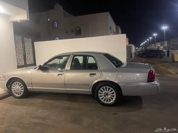 فورد جراند ماركيز 2010 1