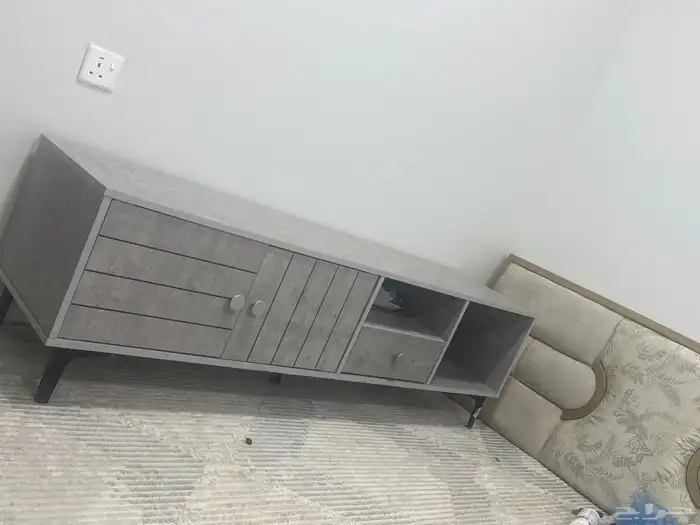 طاوله شاشه للبيع مستعمل 300 ريال 0