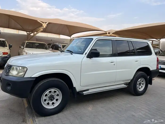 باترول 2009 بنزين ممشى 86.000 فقط لدى قمة الاطلال 15
