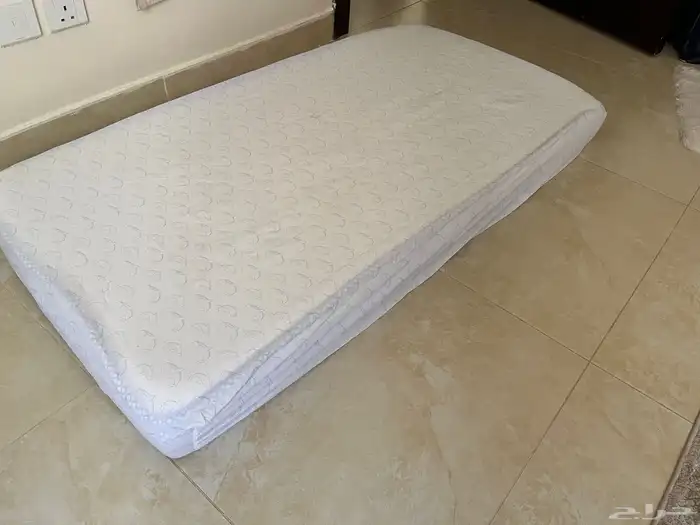 مرتبة اطفال شبه جديد 0