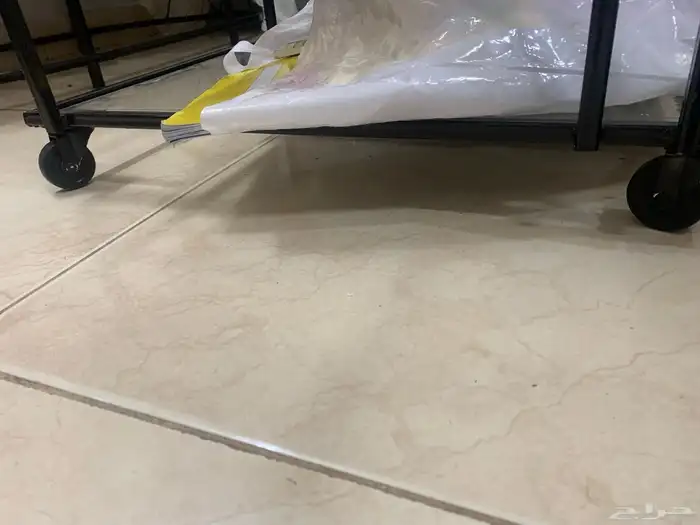 طاولة تقديم وفيه كفرات 1