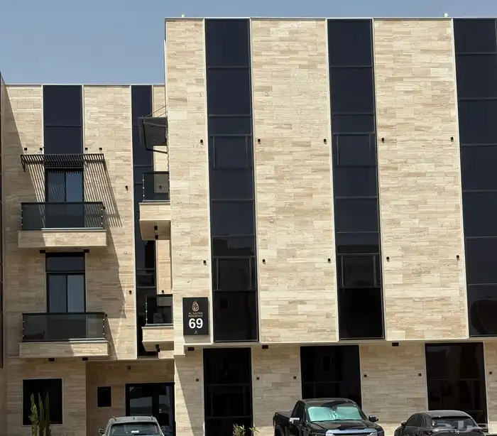 للإيجار شقة مميزة في عمارة راقية بحي(ظهرة لبن) 3