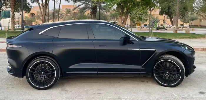استون مارتن 2022 دي بي اكس 550 DBX 4