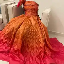 فستان سهره لبس6ساعات نظيف جدا سعره1200البيع600 0
