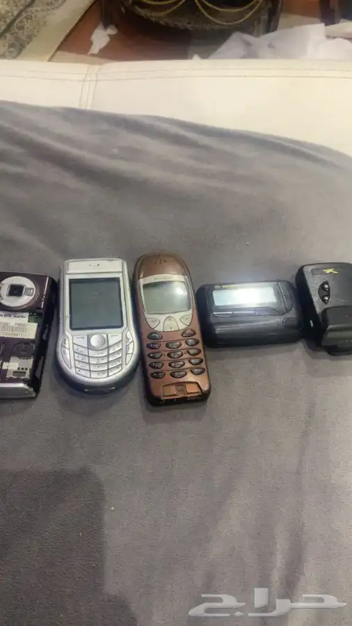 اثنين جوال واثنين بيجر قديمه 1