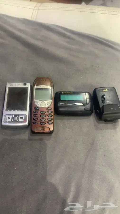 اثنين جوال واثنين بيجر قديمه 3