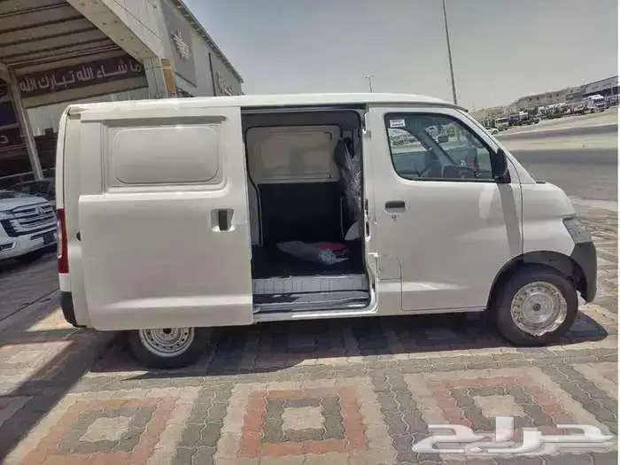 تويوتا باص بضاعة لايت اس 2025 اتوماتيك بنزين 2