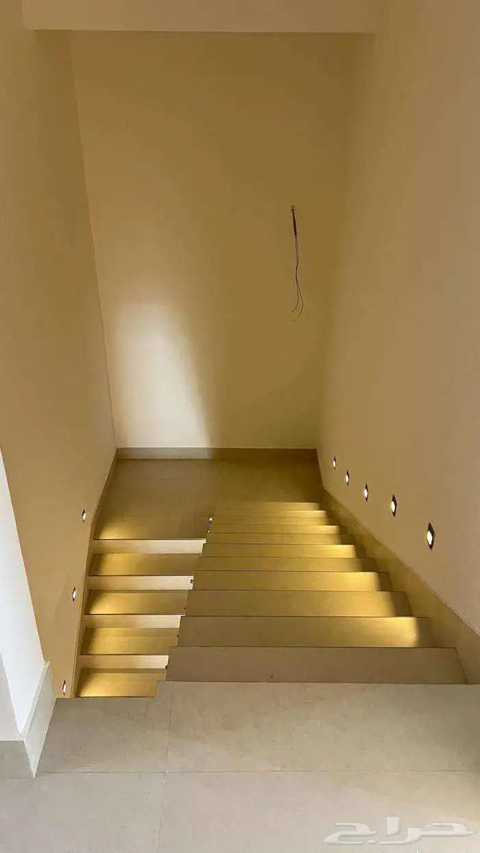 ملحق روف للبيع حي النزهة 20