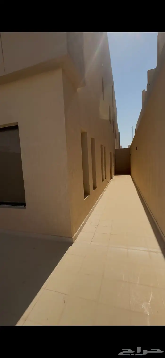 فيلا للايجار حي المطار (النرجس ) 2