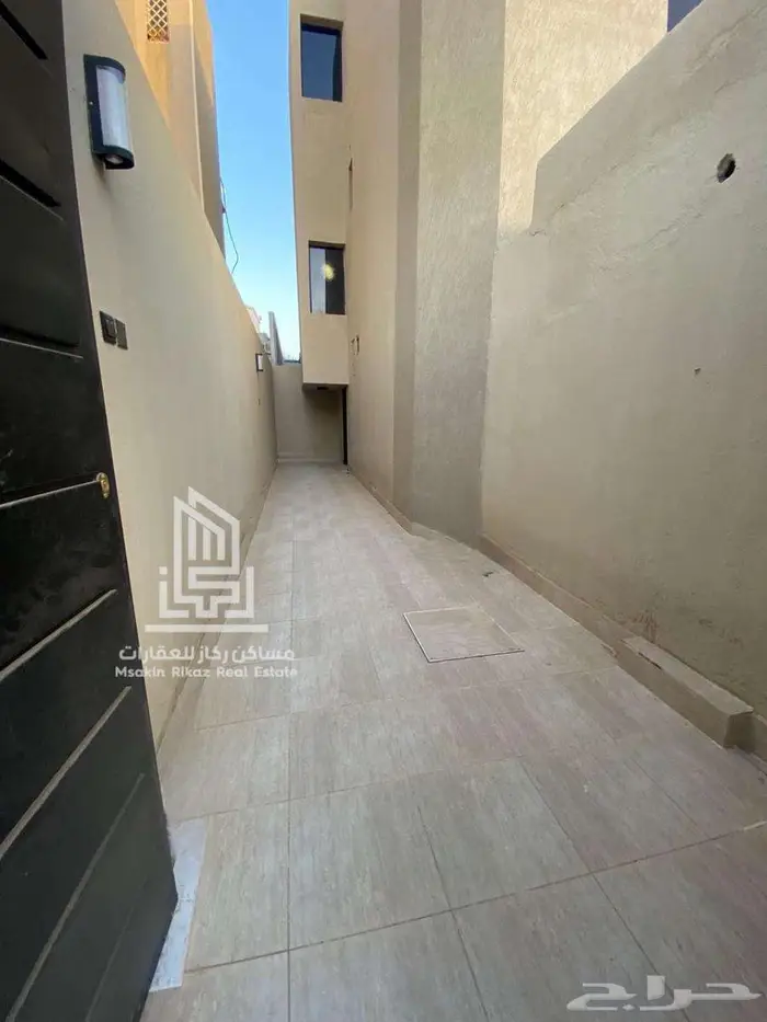 فرصة سكنية وإستثمارية دبلكس مجدد ثلاث وحدات - الروابي 1