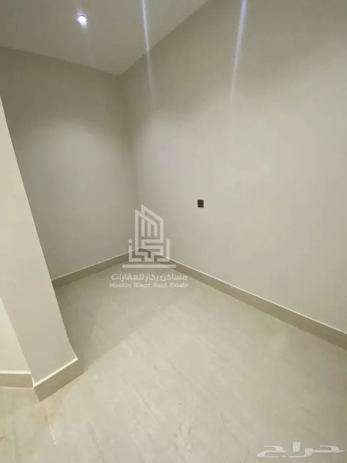 فرصة سكنية وإستثمارية دبلكس مجدد ثلاث وحدات - الروابي 6
