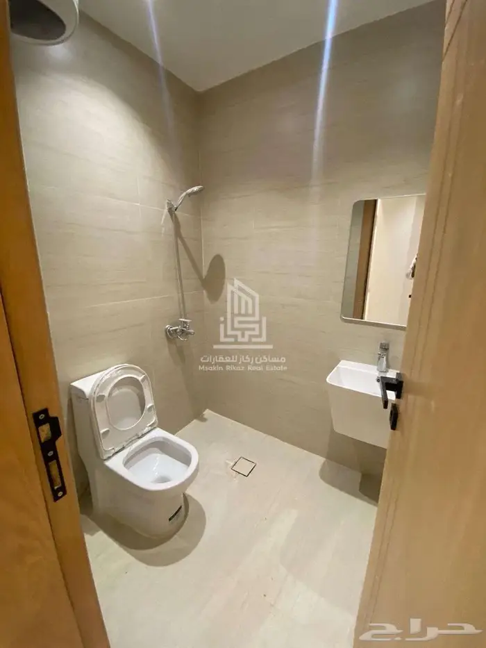 فرصة سكنية وإستثمارية دبلكس مجدد ثلاث وحدات - الروابي 10