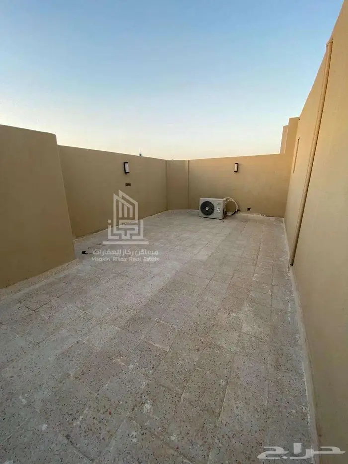 فرصة سكنية وإستثمارية دبلكس مجدد ثلاث وحدات - الروابي 17