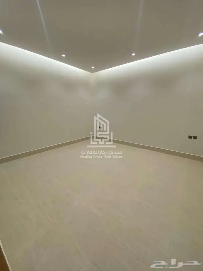 فرصة سكنية وإستثمارية دبلكس مجدد ثلاث وحدات - الروابي 15