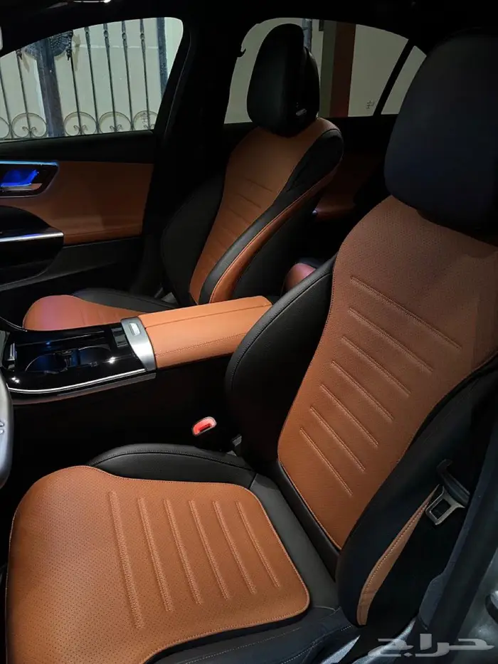 مرسيدس C 2024 AMG لون داخلي جملي وأسود ممشى قليل بودي وكالة 6