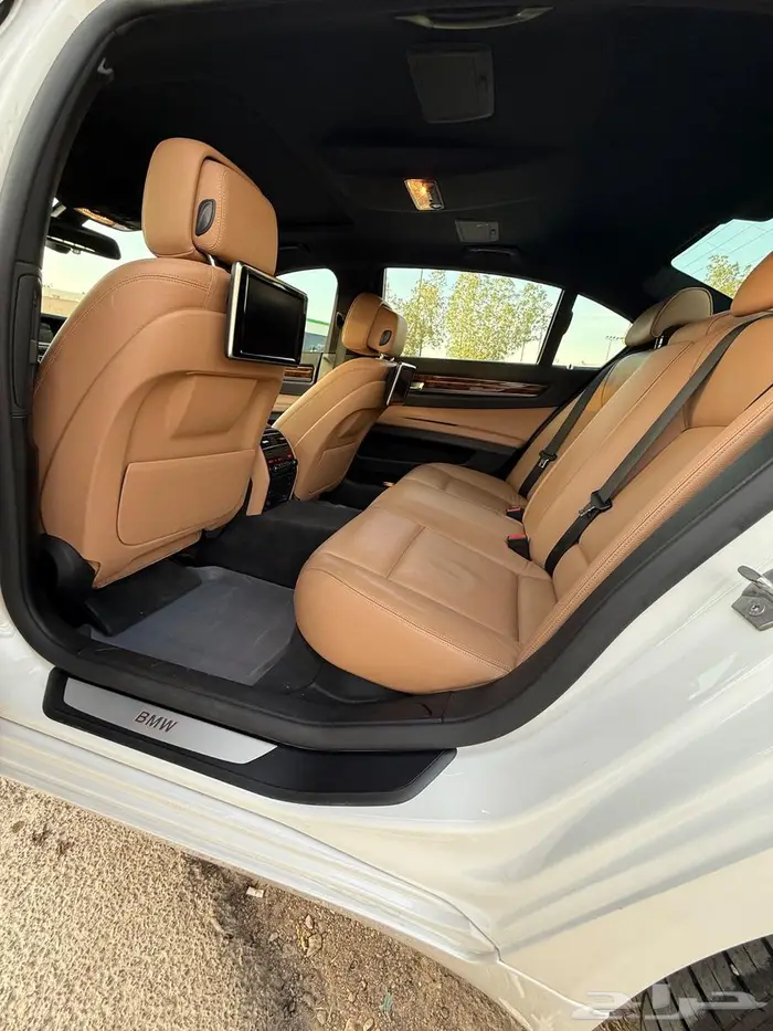 Bmw شبه جديد وممشى قليل 5