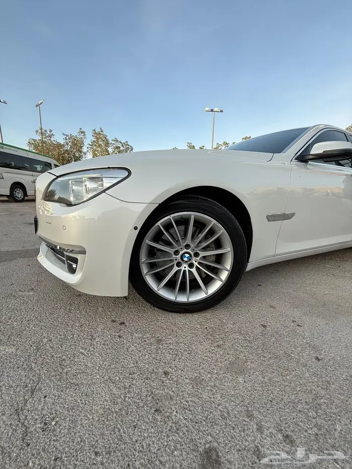 Bmw شبه جديد وممشى قليل 0