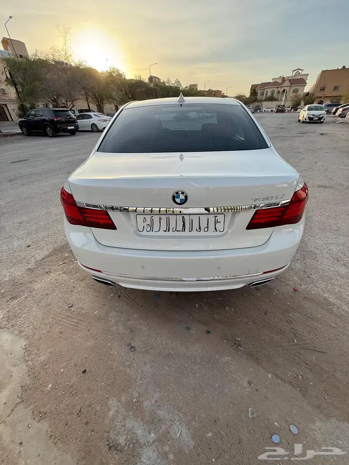 Bmw شبه جديد وممشى قليل 10