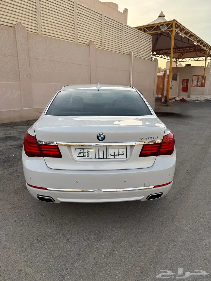Bmw شبه جديد وممشى قليل 20