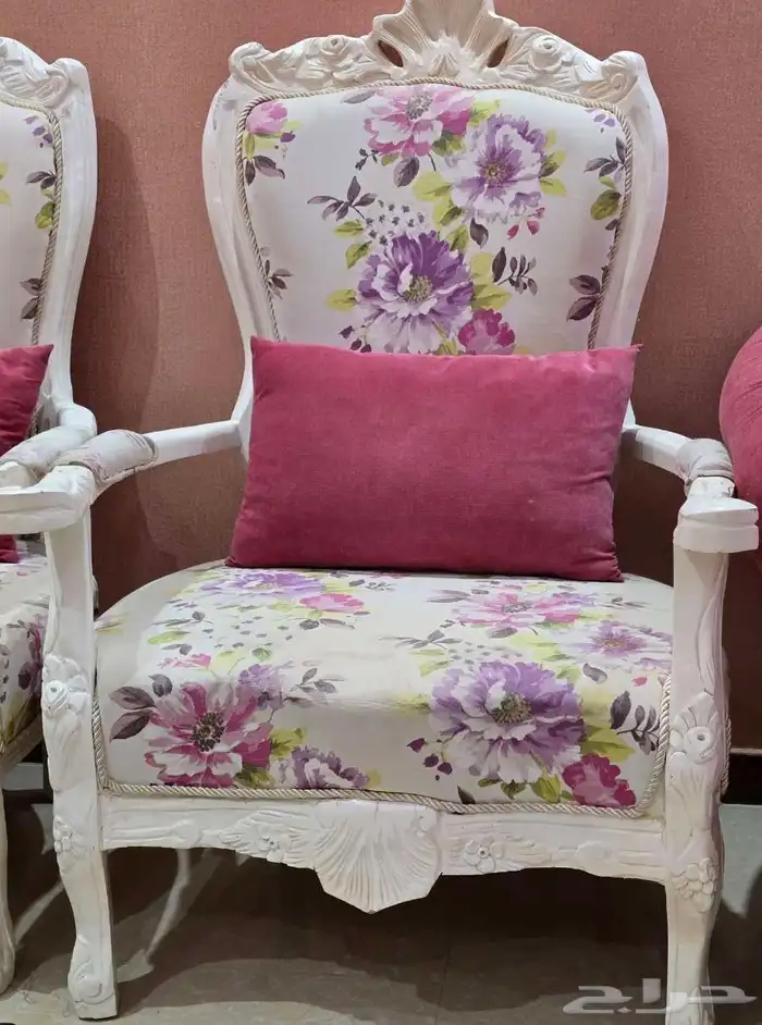 كنب فخم مع طاولة 0