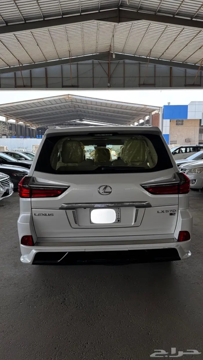 لكزس LX570 موديل 2020 3