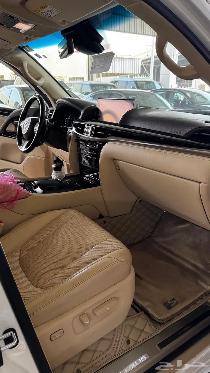 لكزس LX570 موديل 2020 12