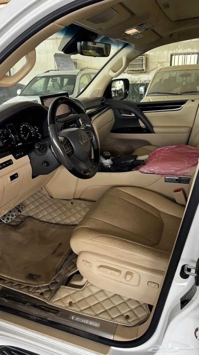 لكزس LX570 موديل 2020 9