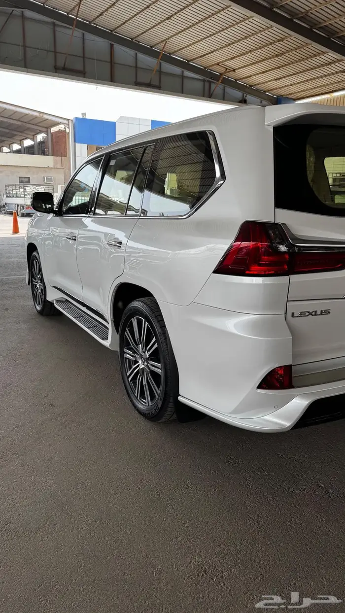 لكزس LX570 موديل 2020 5