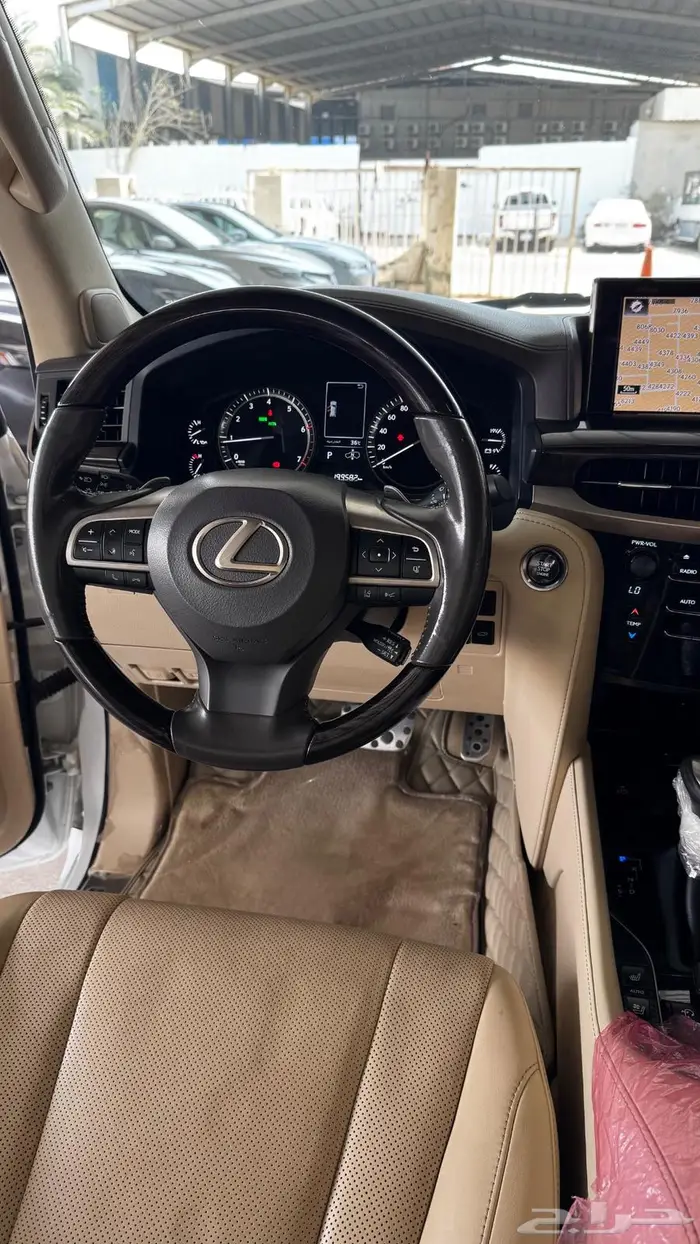 لكزس LX570 موديل 2020 13
