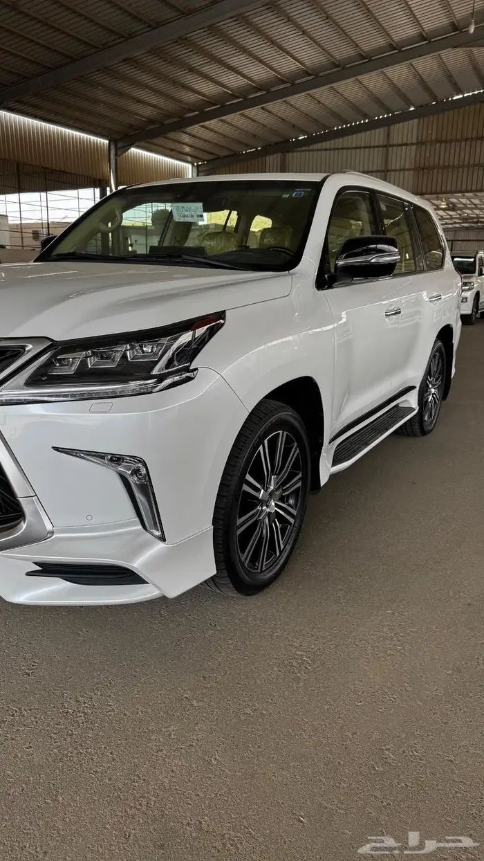 لكزس LX570 موديل 2020 1