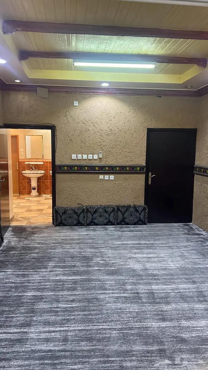 احد رفيدة بجانب ب 3 بنات 24