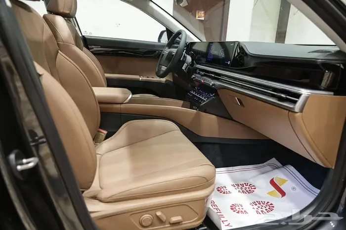 هيونداي ازيرا كلاسيك 2025 لمسة تميز على الطريق 9