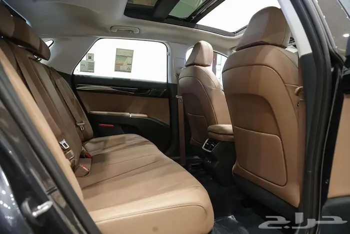 هيونداي ازيرا كلاسيك 2025 لمسة تميز على الطريق 8