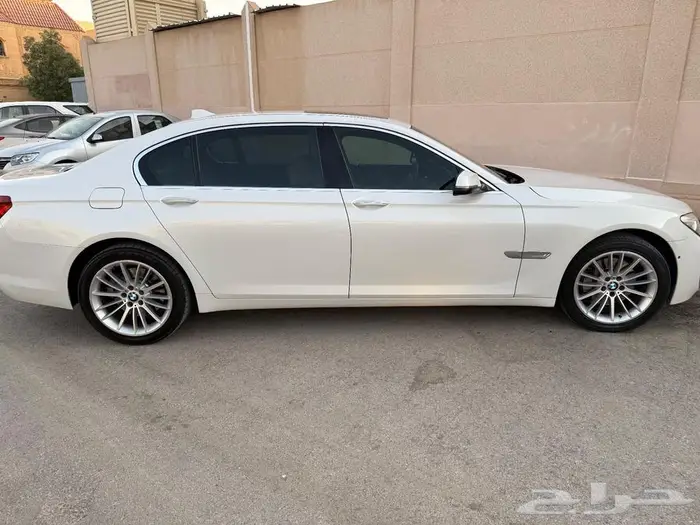 Bmw شبه جديد وممشى قليل 21