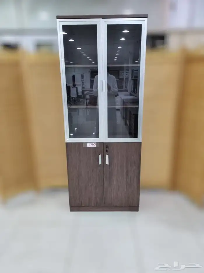 A luxurious office set including modern manager desk 8