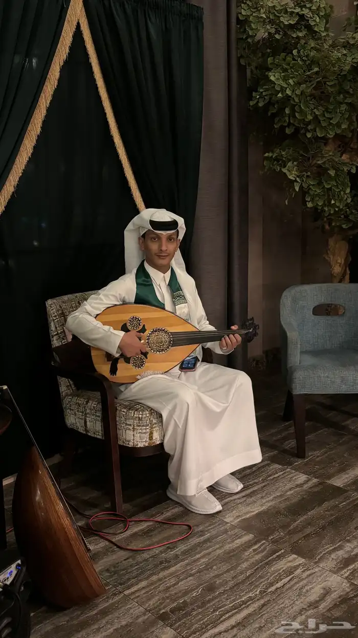 مطرب وفنان وعازف عود 2