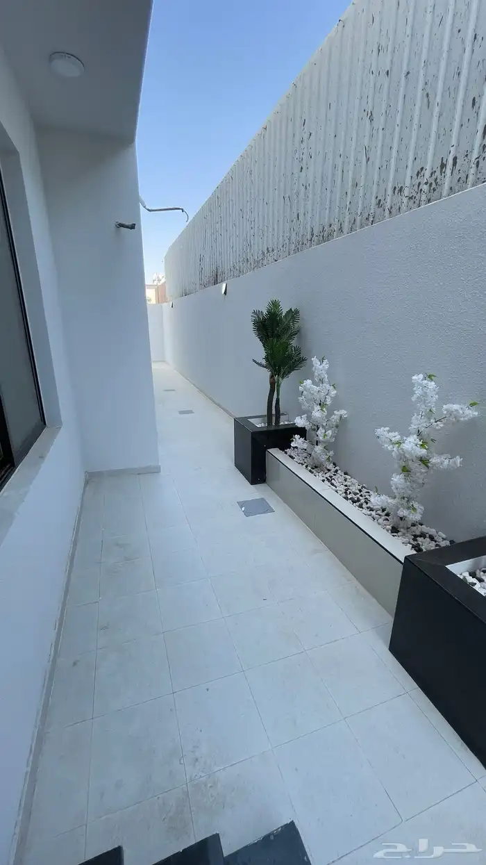 شقه ارضيه حي البوادي 13